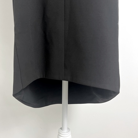 Aijek Black Minimalist Sheer Panel Sleeveless Hi-Lo Hem Knee Length Shift Dress - Picture 5 of 13